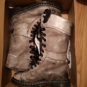 Triumph Boots (Discontinued))